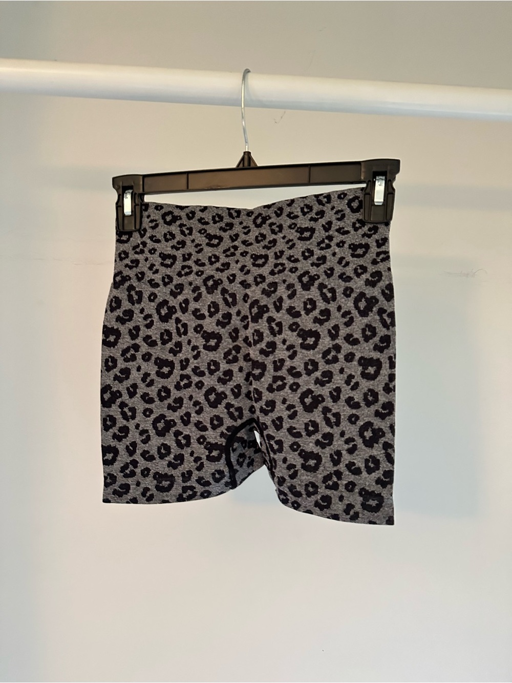 Leopard Print High-Rise Women’s Bike Shorts — Gray/Black